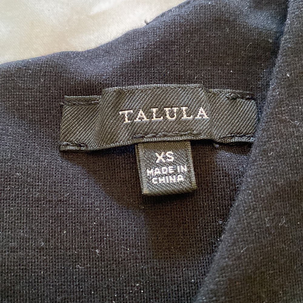 Aritzia Black Crop - Picture 2 of 3